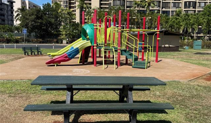 909 Ala Nanala Street,Honolulu,Hawaii,96818,1 Bedroom Bedrooms,1 BathroomBathrooms,Condo/Townhouse,Ala Nanala,18,18328344