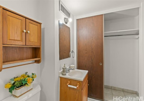 1 Keahole Place,Honolulu,Hawaii,96825,2 Bedrooms Bedrooms,2 BathroomsBathrooms,Condo/Townhouse,Keahole,5,17897587