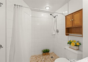 1 Keahole Place,Honolulu,Hawaii,96825,2 Bedrooms Bedrooms,2 BathroomsBathrooms,Condo/Townhouse,Keahole,5,17897587