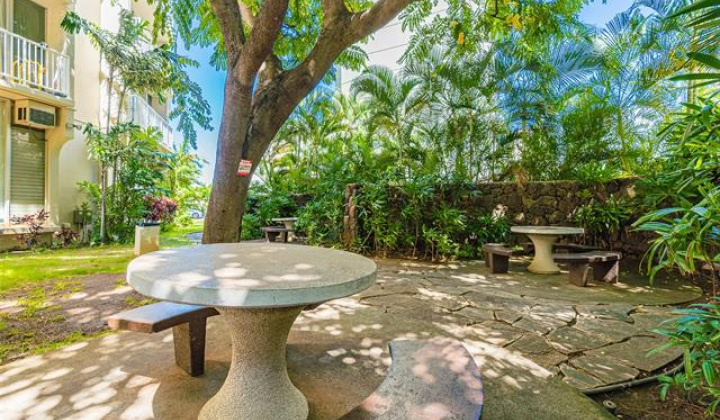 1 Keahole Place,Honolulu,Hawaii,96825,2 Bedrooms Bedrooms,2 BathroomsBathrooms,Condo/Townhouse,Keahole,5,17897587