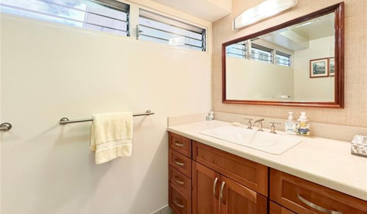 2161 Kalia Road,Honolulu,Hawaii,96815,1 Bedroom Bedrooms,1 BathroomBathrooms,Condo/Townhouse,Kalia,8,18331178