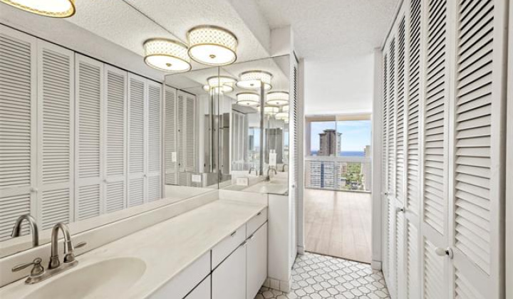 500 大学 Avenue,Honolulu,Hawaii,96826,3 ベッドルーム ベッドルーム,2 バスルームバスルーム,コンド / タウンハウス,University,24,18333583