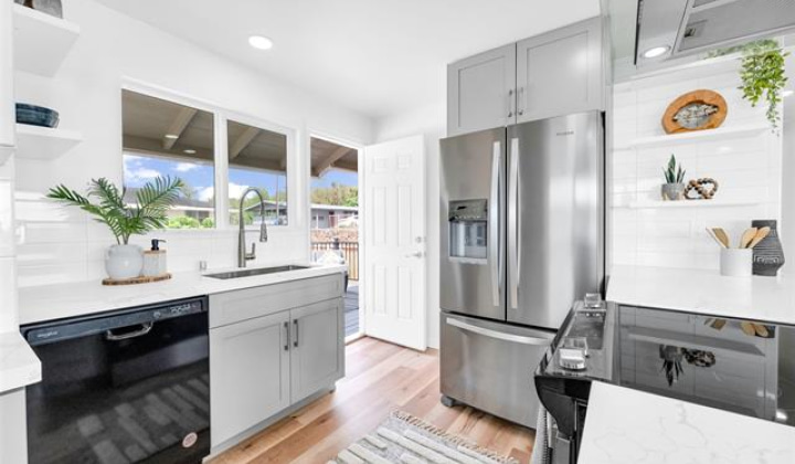 1861 Kualono Street,Honolulu,Hawaii,96817,5 Bedrooms Bedrooms,2 BathroomsBathrooms,Single family,Kualono,18334026