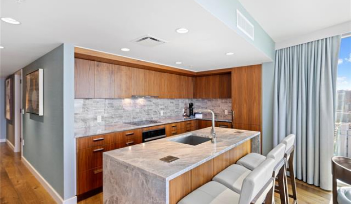 2139 Kuhio Avenue,Honolulu,Hawaii,96815,2 Bedrooms Bedrooms,2 BathroomsBathrooms,Condo/Townhouse,Kuhio,26,18334126