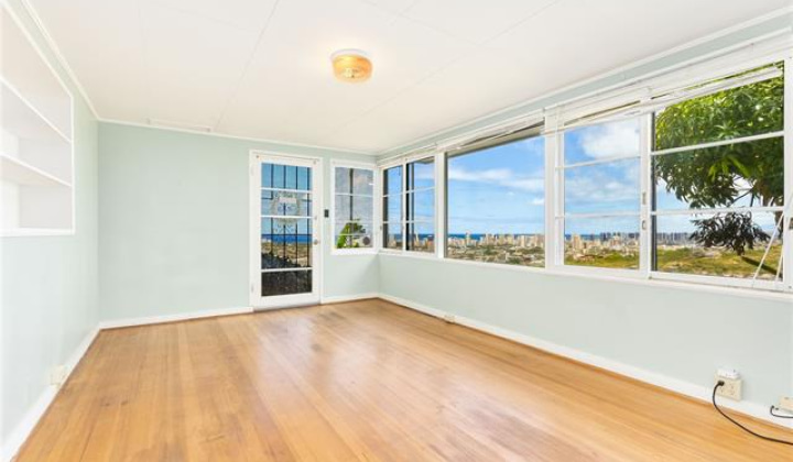 1602 Mikahala Way,Honolulu,Hawaii,96816,6 Bedrooms Bedrooms,6 BathroomsBathrooms,Single family,Mikahala,19497821