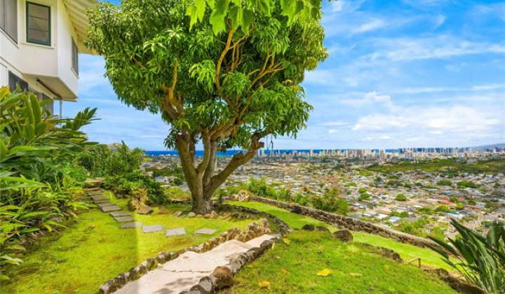 1602 Mikahala Way,Honolulu,Hawaii,96816,6 Bedrooms Bedrooms,6 BathroomsBathrooms,Single family,Mikahala,19497821