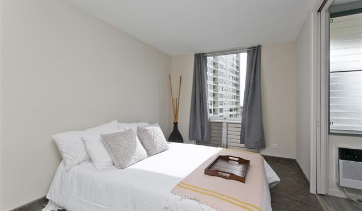 1717 Ala Wai Boulevard,Honolulu,Hawaii,96815,2 Bedrooms Bedrooms,2 BathroomsBathrooms,Condo/Townhouse,Ala Wai,22,19499032