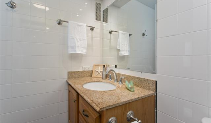 1717 Ala Wai Boulevard,Honolulu,Hawaii,96815,2 Bedrooms Bedrooms,2 BathroomsBathrooms,Condo/Townhouse,Ala Wai,22,19499032