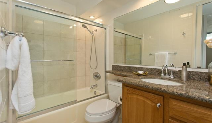 1717 Ala Wai Boulevard,Honolulu,Hawaii,96815,2 Bedrooms Bedrooms,2 BathroomsBathrooms,Condo/Townhouse,Ala Wai,22,19499032