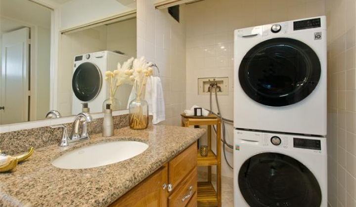 1717 Ala Wai Boulevard,Honolulu,Hawaii,96815,2 Bedrooms Bedrooms,2 BathroomsBathrooms,Condo/Townhouse,Ala Wai,22,19499032