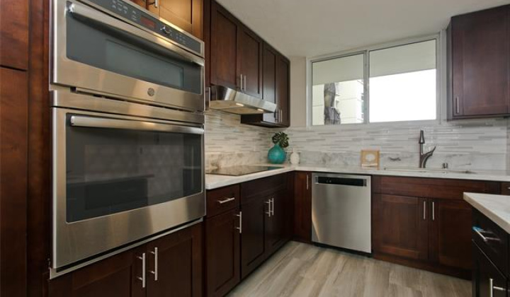 1717 Ala Wai Boulevard,Honolulu,Hawaii,96815,2 Bedrooms Bedrooms,2 BathroomsBathrooms,Condo/Townhouse,Ala Wai,22,19499032