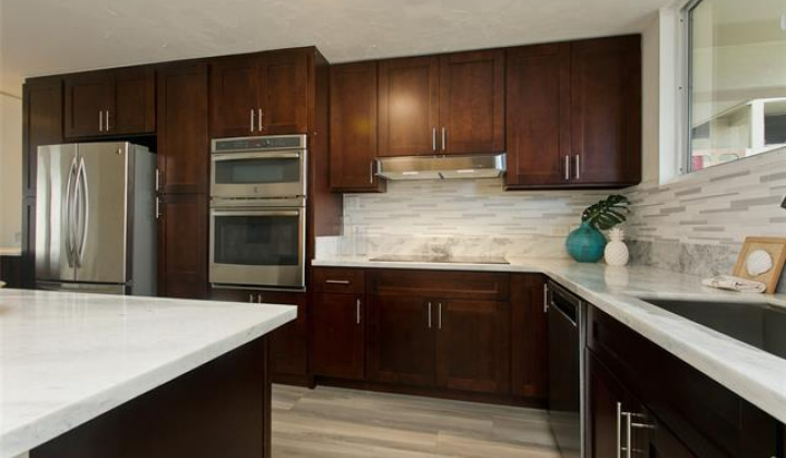 1717 Ala Wai Boulevard,Honolulu,Hawaii,96815,2 Bedrooms Bedrooms,2 BathroomsBathrooms,Condo/Townhouse,Ala Wai,22,19499032