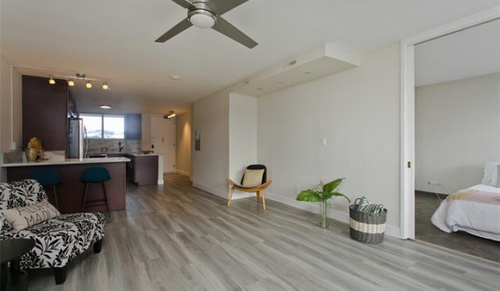 1717 Ala Wai Boulevard,Honolulu,Hawaii,96815,2 Bedrooms Bedrooms,2 BathroomsBathrooms,Condo/Townhouse,Ala Wai,22,19499032
