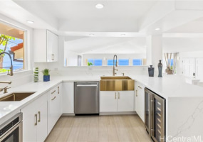 844 Ikena Circle,Honolulu,Hawaii,96821,4 ベッドルーム ベッドルーム,3 バスルームバスルーム,一戸建て,Ikena,18336059
