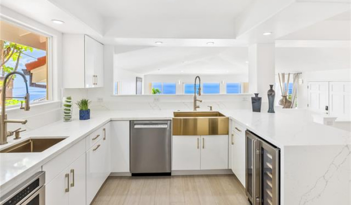 844 Ikena Circle,Honolulu,Hawaii,96821,4 ベッドルーム ベッドルーム,3 バスルームバスルーム,一戸建て,Ikena,18336059