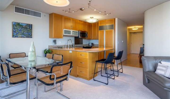 1296 Kapiolani Boulevard,Honolulu,Hawaii,96814,3 Bedrooms Bedrooms,2 BathroomsBathrooms,Condo/Townhouse,Kapiolani,24,18338024