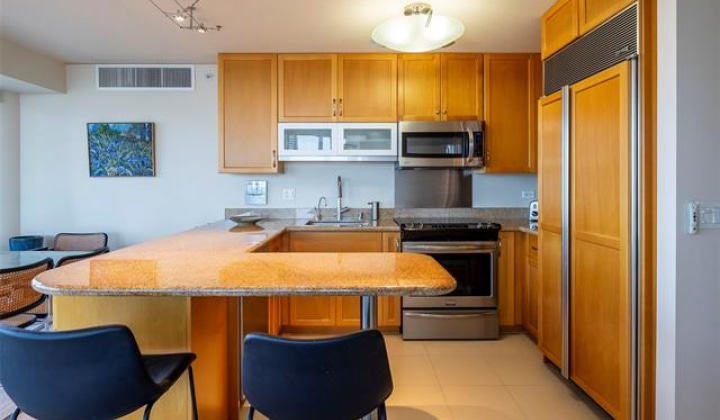 1296 Kapiolani Boulevard,Honolulu,Hawaii,96814,3 Bedrooms Bedrooms,2 BathroomsBathrooms,Condo/Townhouse,Kapiolani,24,18338024