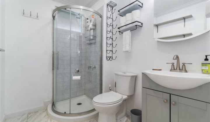 805 Alewa Drive,Honolulu,Hawaii,96817,5 Bedrooms Bedrooms,2 BathroomsBathrooms,Single family,Alewa,18338191