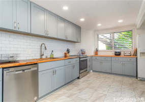 805 Alewa Drive,Honolulu,Hawaii,96817,5 Bedrooms Bedrooms,2 BathroomsBathrooms,Single family,Alewa,18338191