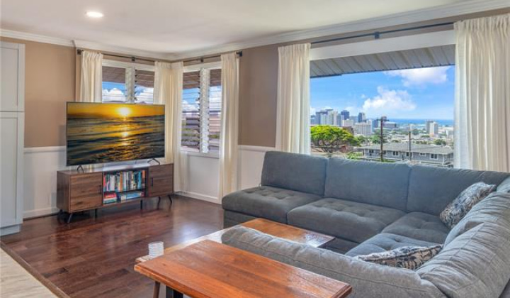 805 Alewa Drive,Honolulu,Hawaii,96817,5 Bedrooms Bedrooms,2 BathroomsBathrooms,Single family,Alewa,18338191