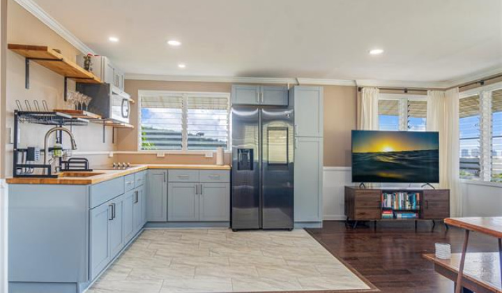 805 Alewa Drive,Honolulu,Hawaii,96817,5 Bedrooms Bedrooms,2 BathroomsBathrooms,Single family,Alewa,18338191