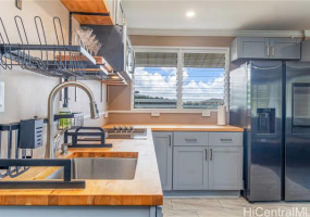 805 Alewa Drive,Honolulu,Hawaii,96817,5 Bedrooms Bedrooms,2 BathroomsBathrooms,Single family,Alewa,18338191