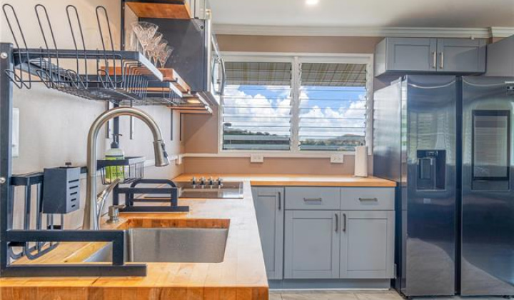 805 Alewa Drive,Honolulu,Hawaii,96817,5 Bedrooms Bedrooms,2 BathroomsBathrooms,Single family,Alewa,18338191