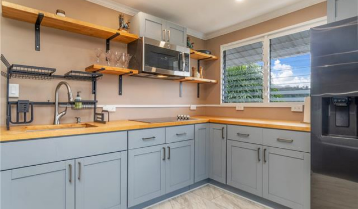 805 Alewa Drive,Honolulu,Hawaii,96817,5 Bedrooms Bedrooms,2 BathroomsBathrooms,Single family,Alewa,18338191