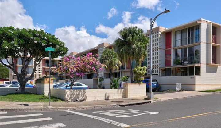 3006 Pualei Circle,Honolulu,Hawaii,96815,2 Bedrooms Bedrooms,1 BathroomBathrooms,Condo/Townhouse,Pualei,3,18340833