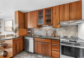 3006 Pualei Circle,Honolulu,Hawaii,96815,2 Bedrooms Bedrooms,1 BathroomBathrooms,Condo/Townhouse,Pualei,3,18340833