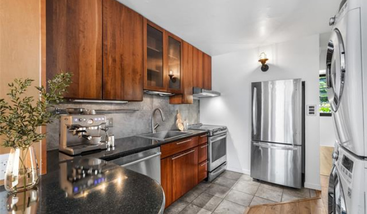 3006 Pualei Circle,Honolulu,Hawaii,96815,2 Bedrooms Bedrooms,1 BathroomBathrooms,Condo/Townhouse,Pualei,3,18340833