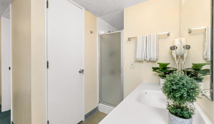 2440 Kuhio Avenue,Honolulu,Hawaii,96815,1 Bedroom Bedrooms,1 BathroomBathrooms,Condo/Townhouse,Kuhio,5,18341302
