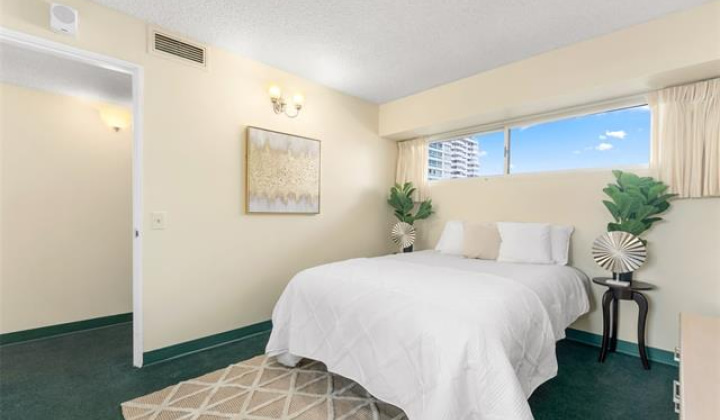 2440 Kuhio Avenue,Honolulu,Hawaii,96815,1 Bedroom Bedrooms,1 BathroomBathrooms,Condo/Townhouse,Kuhio,5,18341302