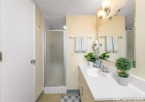 2440 Kuhio Avenue,Honolulu,Hawaii,96815,1 Bedroom Bedrooms,1 BathroomBathrooms,Condo/Townhouse,Kuhio,5,18341302