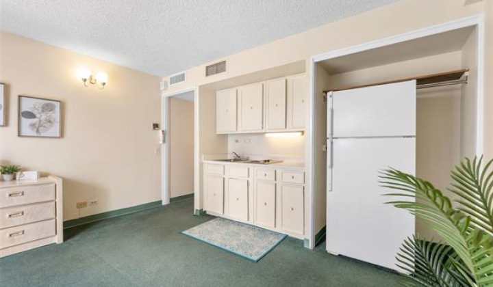 2440 Kuhio Avenue,Honolulu,Hawaii,96815,1 Bedroom Bedrooms,1 BathroomBathrooms,Condo/Townhouse,Kuhio,5,18341302