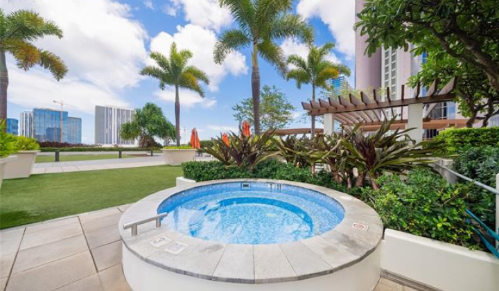 2957 Kalakaua Avenue,Honolulu,Hawaii,96815,1 Bedroom Bedrooms,1 BathroomBathrooms,Condo/Townhouse,Kalakaua,4,17909092