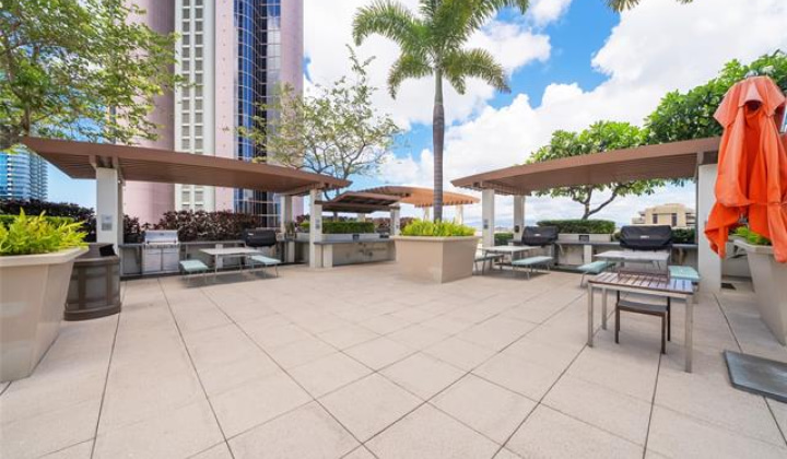 2957 Kalakaua Avenue,Honolulu,Hawaii,96815,1 Bedroom Bedrooms,1 BathroomBathrooms,Condo/Townhouse,Kalakaua,4,17909092