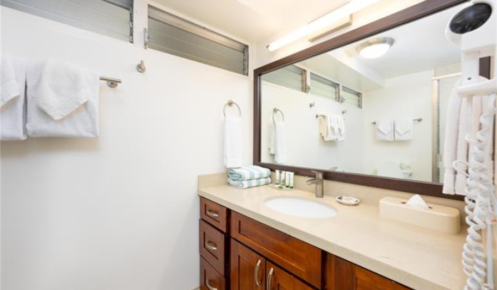 2161 Kalia Road,Honolulu,Hawaii,96815,1 Bedroom Bedrooms,1 BathroomBathrooms,Condo/Townhouse,Kalia,5,18344345