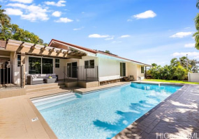 1758 Laukahi Street,Honolulu,Hawaii,96821,4 ベッドルーム ベッドルーム,2 バスルームバスルーム,一戸建て,Laukahi,18344628