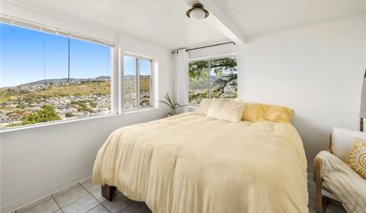 1341 Highview Place,Honolulu,Hawaii,96816,4 ベッドルーム ベッドルーム,3 バスルームバスルーム,一戸建て,Highview,19508391