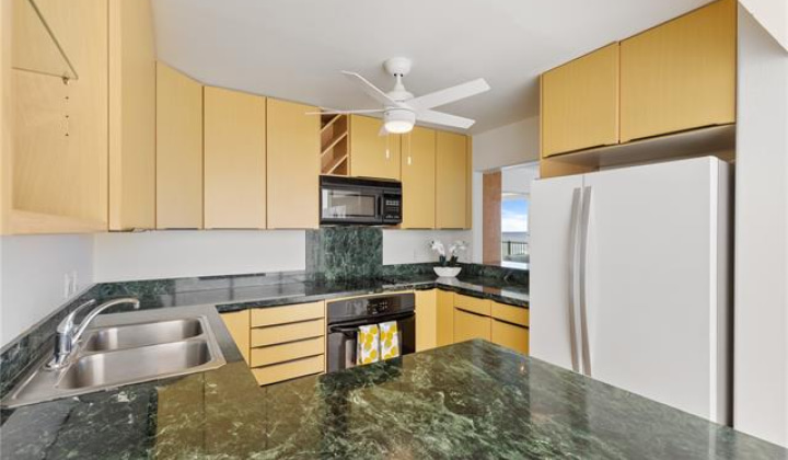3015 Kalakaua Avenue,Honolulu,Hawaii,96815,1 Bedroom Bedrooms,1 BathroomBathrooms,Condo/Townhouse,Kalakaua,9,18346962