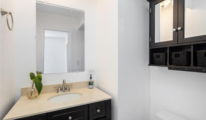 1571 Piikoi Street,Honolulu,Hawaii,96822,2 Bedrooms Bedrooms,1 BathroomBathrooms,Condo/Townhouse,Piikoi,1,18349200