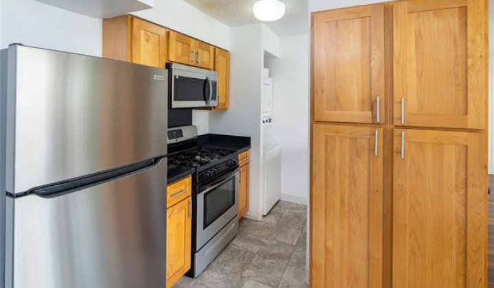 1571 Piikoi Street,Honolulu,Hawaii,96822,2 Bedrooms Bedrooms,1 BathroomBathrooms,Condo/Townhouse,Piikoi,1,18349200