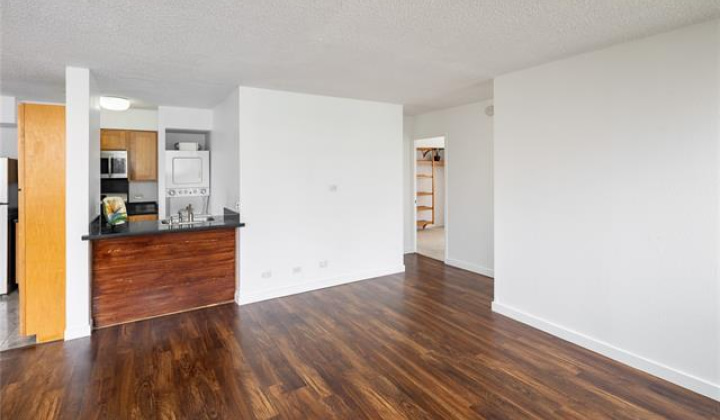 1571 Piikoi Street,Honolulu,Hawaii,96822,2 Bedrooms Bedrooms,1 BathroomBathrooms,Condo/Townhouse,Piikoi,1,18349200