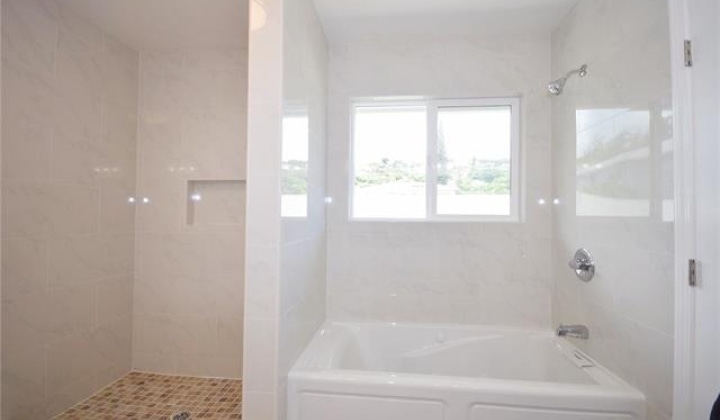 4494B Sierra Drive,Honolulu,Hawaii,96816,5 ベッドルーム ベッドルーム,6 バスルームバスルーム,一戸建て,Sierra,18360364