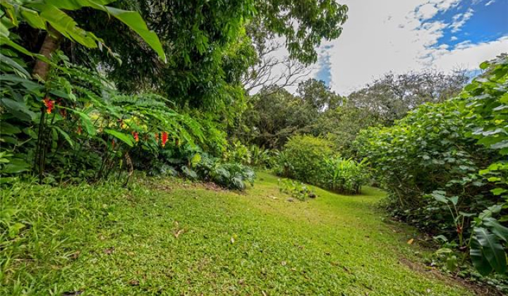 3224 Pelekane Drive,Honolulu,Hawaii,96817,Single family,Pelekane,18360895