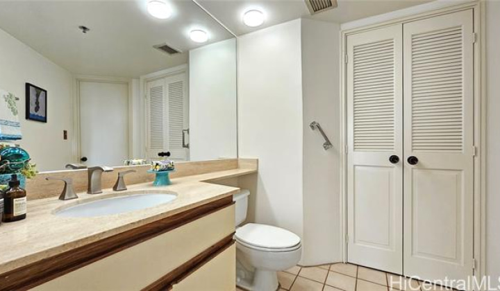 1221 Victoria Street,Honolulu,Hawaii,96814,2 Bedrooms Bedrooms,2 BathroomsBathrooms,Condo/Townhouse,Victoria,17,18361269