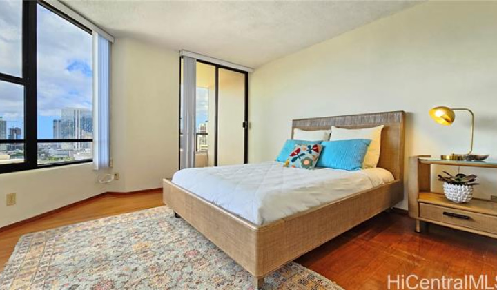 1221 Victoria Street,Honolulu,Hawaii,96814,2 Bedrooms Bedrooms,2 BathroomsBathrooms,Condo/Townhouse,Victoria,17,18361269