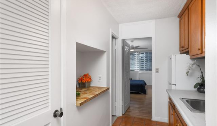 425 Ena Road,Honolulu,Hawaii,96815,1 ベッドルーム ベッドルーム,1 バスルームバスルーム,コンド / タウンハウス,Ena,10,18361886