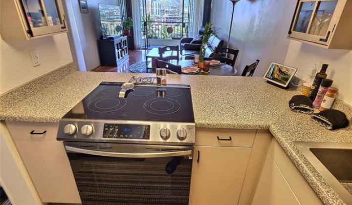 440 Seaside Avenue,Honolulu,Hawaii,96815,1 Bedroom Bedrooms,1 BathroomBathrooms,Condo/Townhouse,Seaside,9,18805426